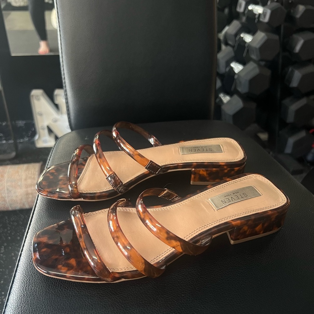 Tortoise Steven Sandals
